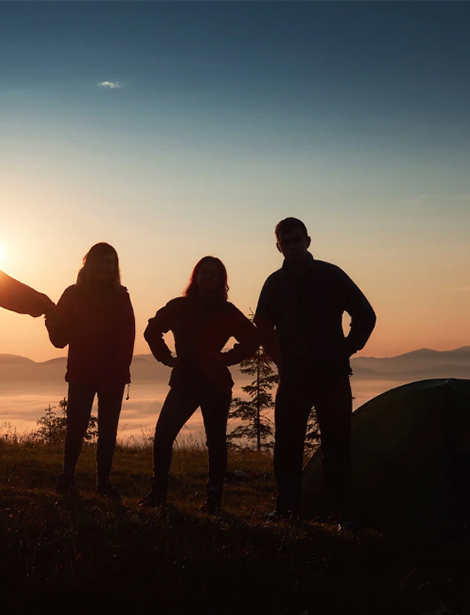 公司舉行爬山活動(dòng)